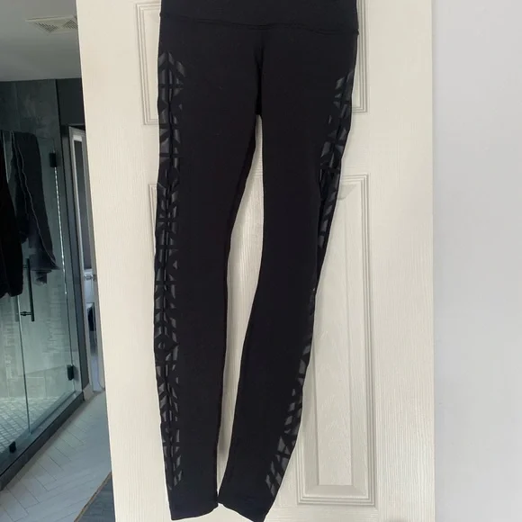 lululemon size 4 tribal leg pants - Picture 1 of 5